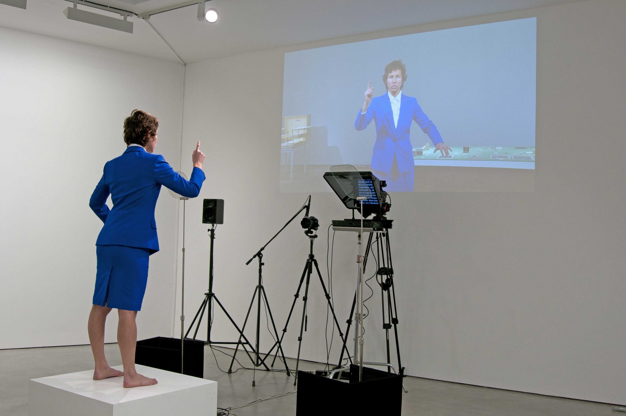 Liz Magic Laser Stand Behind Me, 2013. Courtesy the artist and Lisson Gallery, London & Milan