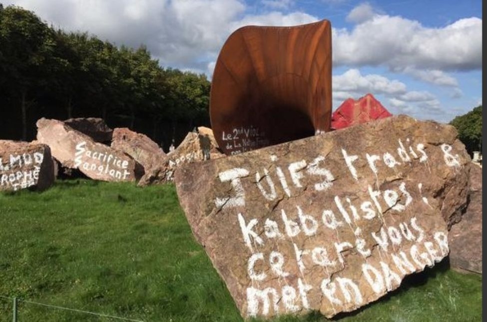 Anish Kapoor vandalised Versailles