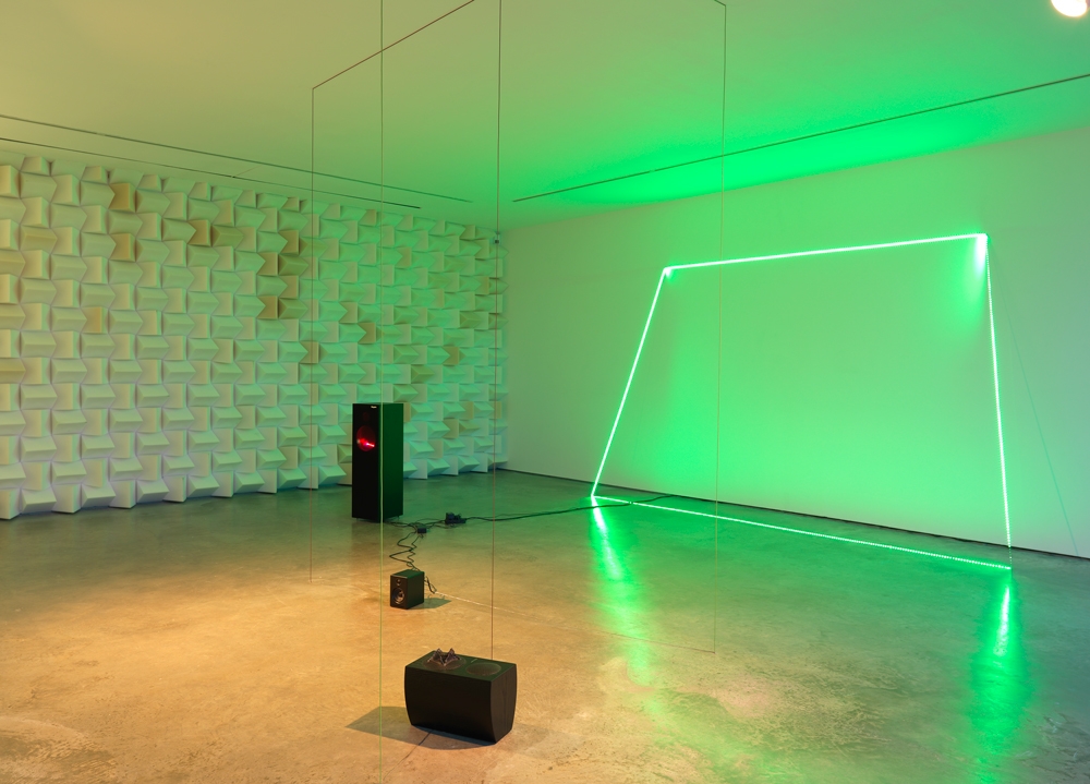 Haroon Mirza, Backfade_5