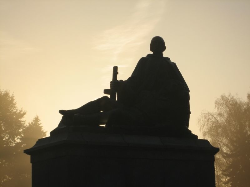 Guardian, Soviet Soldier Monument, Warsaw, Poland. News 6 April 2016