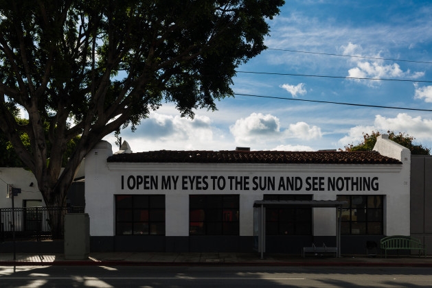 Daniel Joseph Martinez, I Open My Eyes to the Sun And See Nothing, 2015 mural on the facade of LAXART. News 15 September 2016