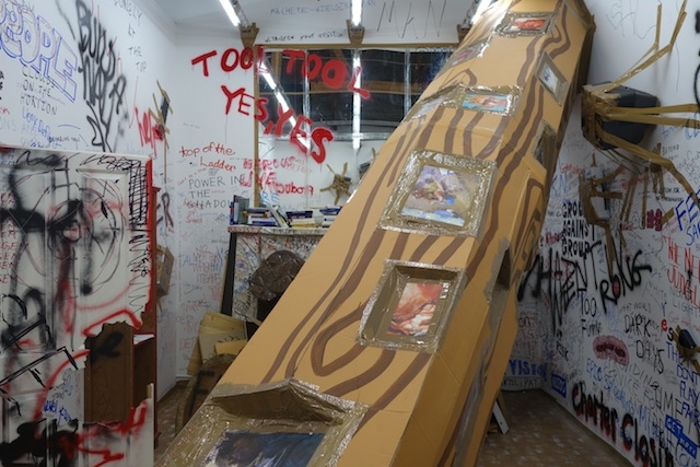 Thomas Hirschhorn, Stand-alone, 2016. Dec 2016 Review