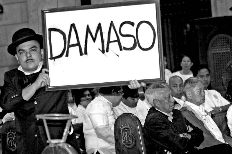 Carlos Celdran during his 2010 protest at Manila Cathedral. News 29 Aug 2018