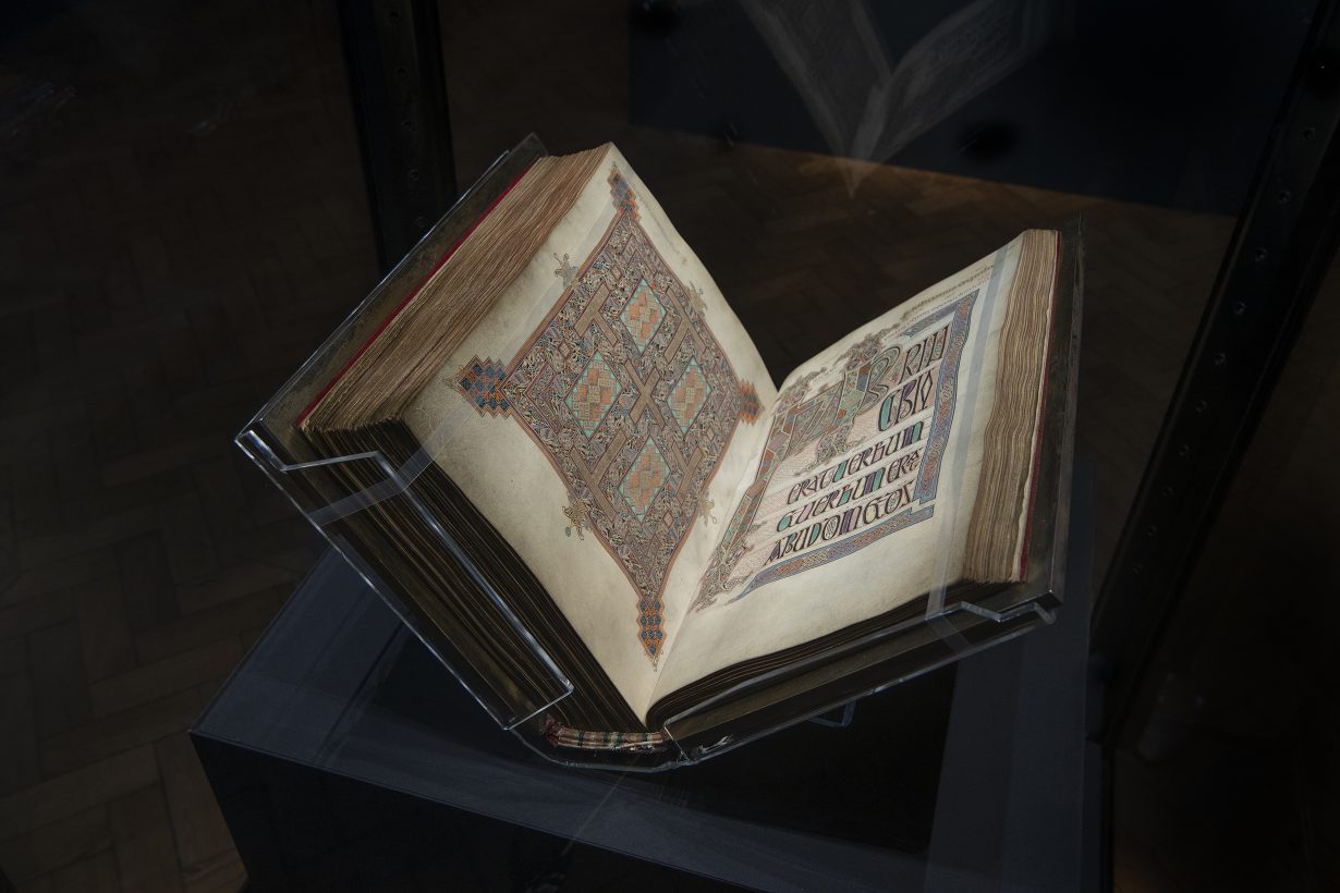 The Distant Aura of the Lindisfarne Gospels - ArtReview