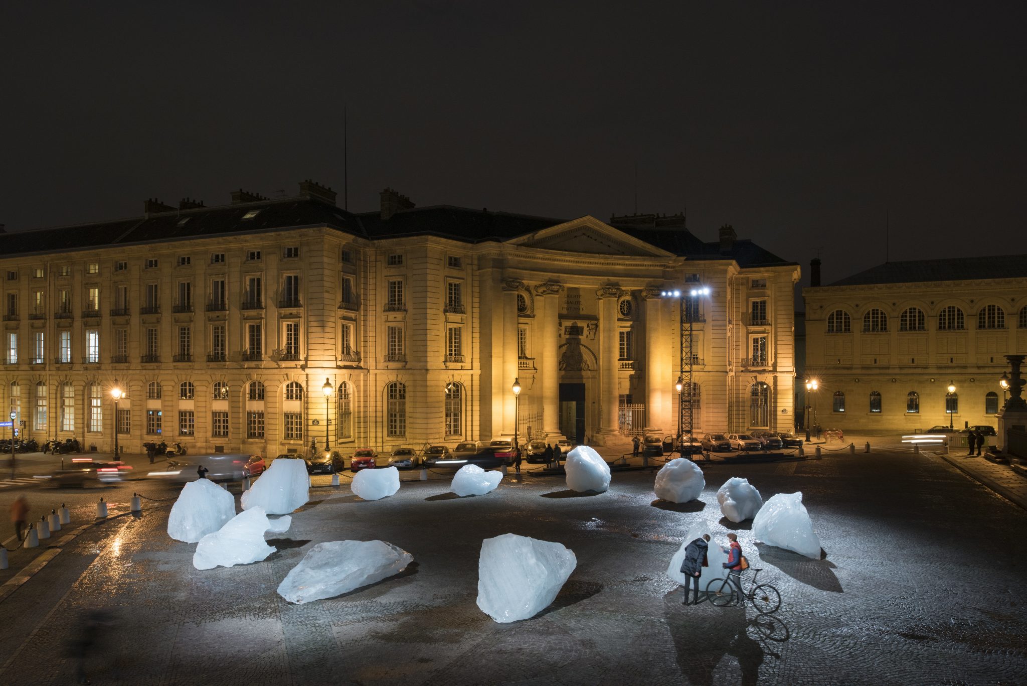 Olafur Eliasson and Minik Rosing, Ice Watch, 2014. Twelve ice blocks, Place du Panthéon, Paris, 2015. Photo by Martin Argyroglo. Courtesy of the artist, neugerriemschneider and Tanya Bonakdar Gallery