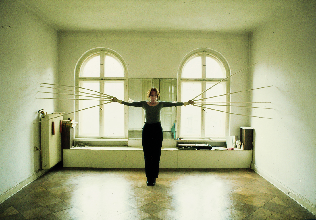 Rebecca Horn, Berlin exercises in nine pieces: Exercise 1: “Touch the walls with both hands at the same time”, 1974. Courtesy of the artist and Galerie Thomas Schulte, Berlin, 2024