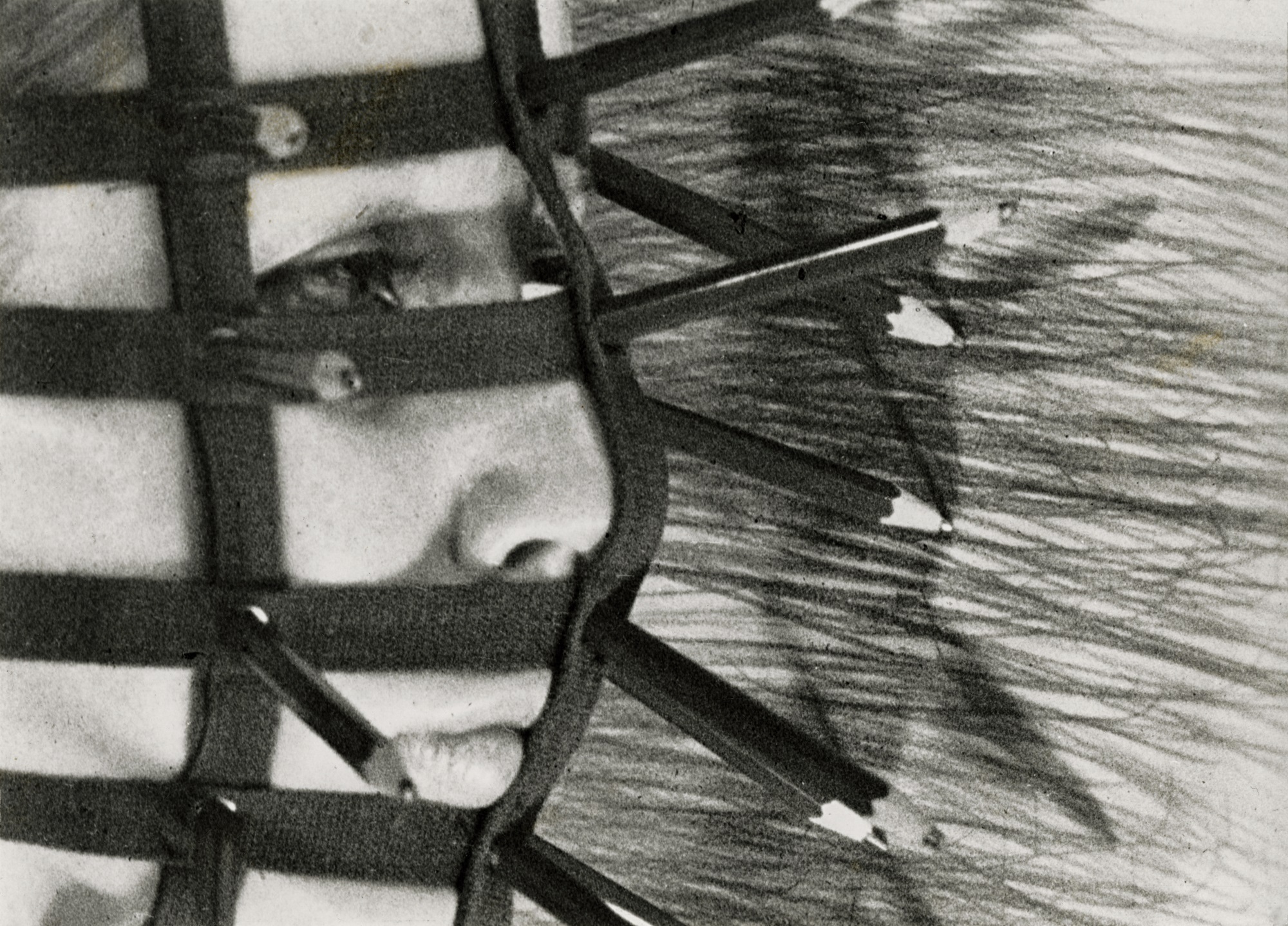 Rebecca Horn, Pencil Mask, 1972. Archive Rebecca Horn © VG Bild-Kunst, Bonn 2024