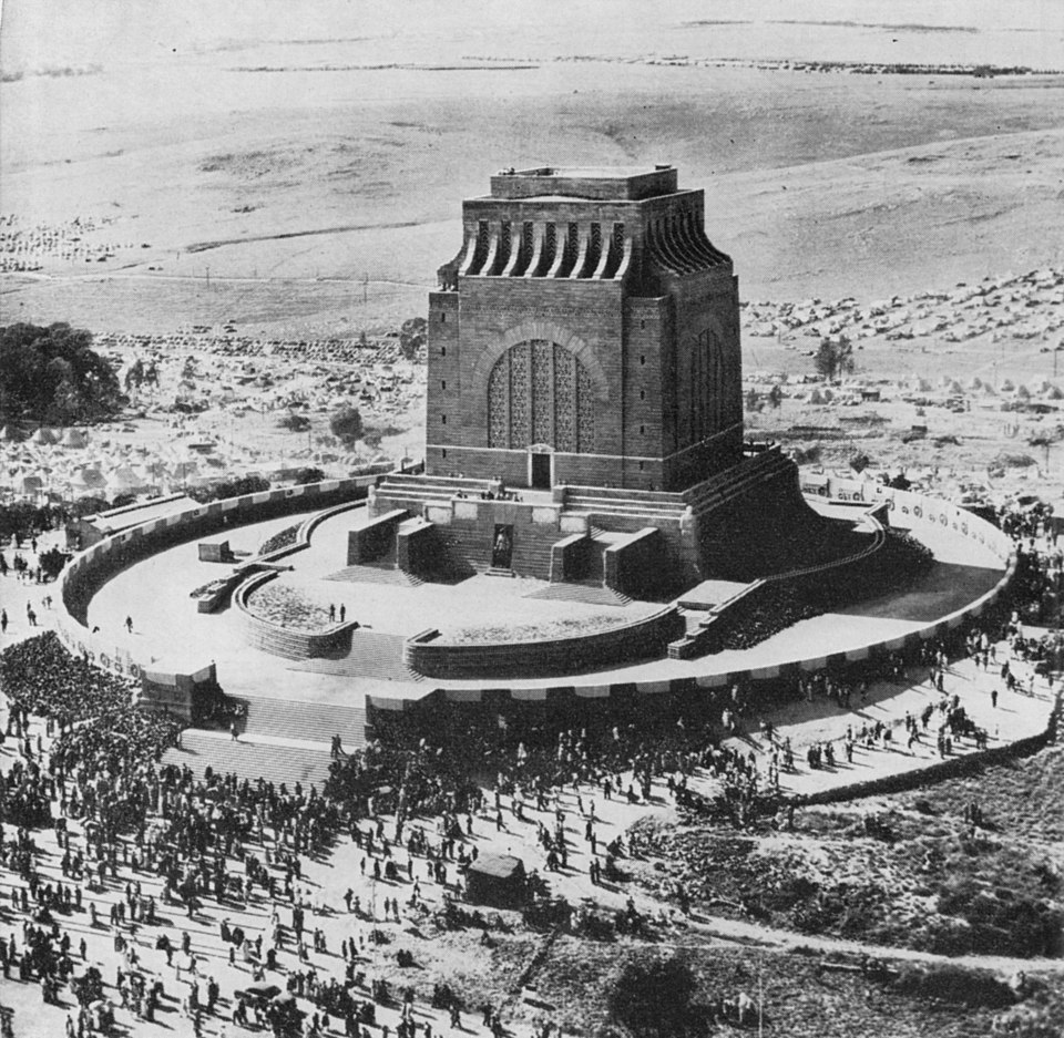 An aerial photograph of the rally around the Voortrekker monument during its dedication in December 1949, eleven years after the cornerstone was laid in December 1938 © CC 2.0