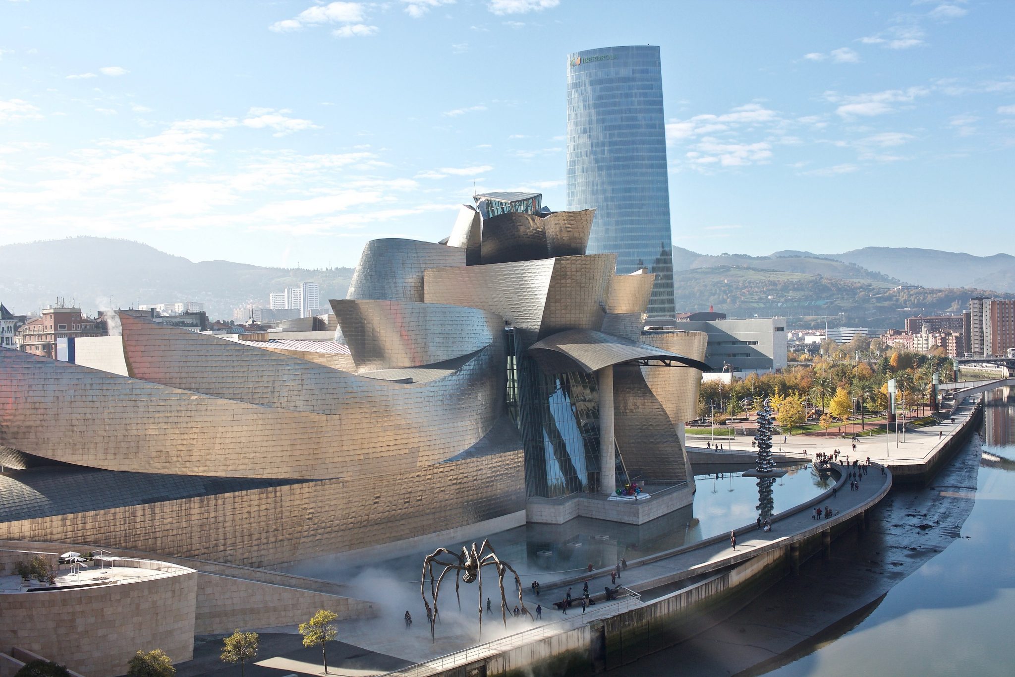 Shows the Guggenheim Museum Bilbao, designed by Frank Gehry, an undulated titatanium and glass building